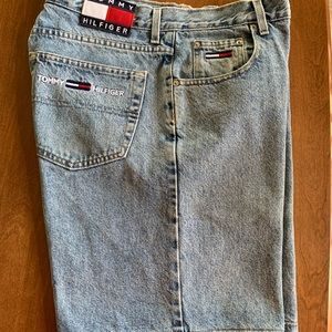 Tommy Hilfiger men’s jean shorts. 32” waist. VG condition.